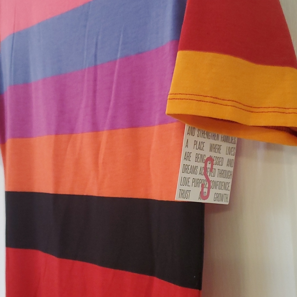 LulaRoe Gigi rainbow ๐ shirt, size S - Picture 2 of 5
